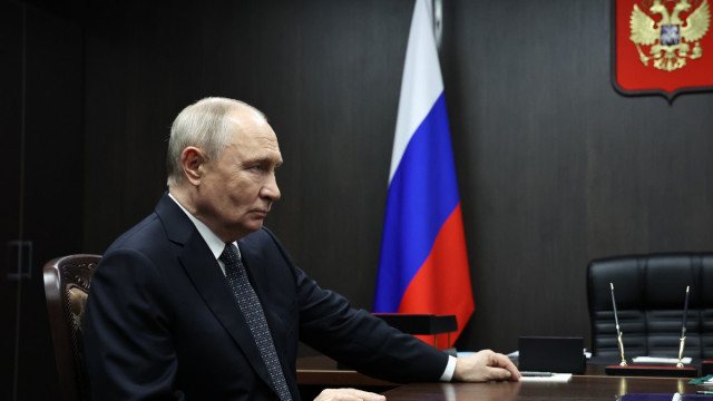 Путин заявил о готовности возобновить трехсторонние контакты по Украине