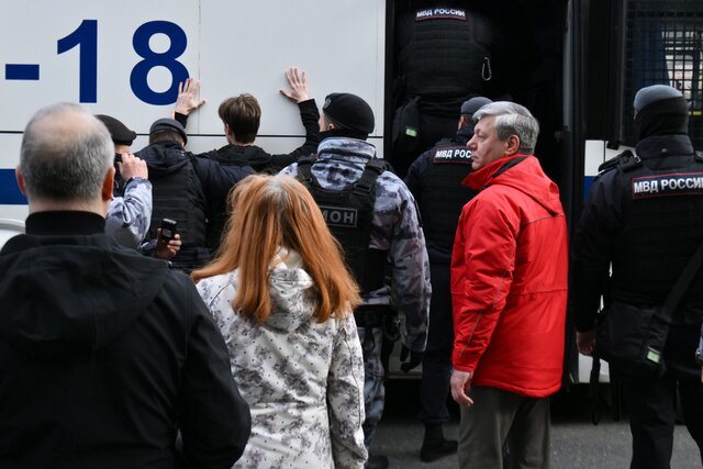 На согласованном митинге КПРФ в Москве задержали более 60 человек