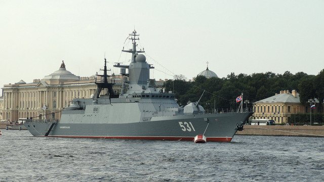 Белоусов наградил командира корвета «Сообразительный» за сигнальные ракеты в сторону вертолета Дании