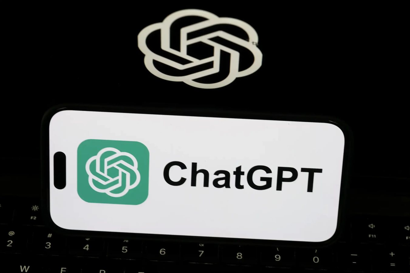 OpenAI нанимает подрядчиков для чтения личных переписок пользователей ChatGPT