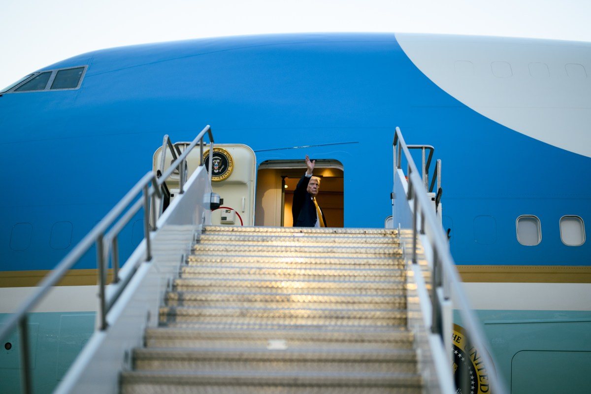 Как Трамп исчез из Air Force One и улетел из Анкары на C-32A