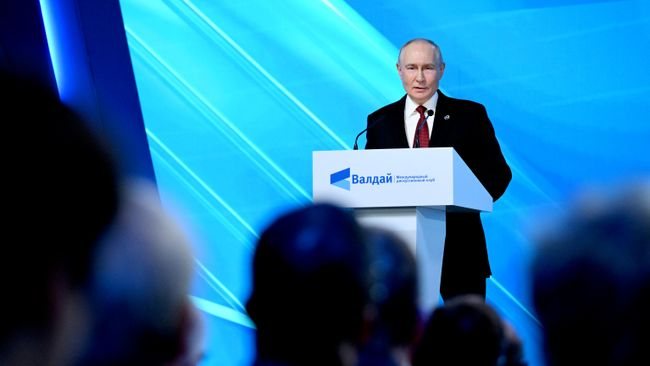Путин: Запад пытается повесить новый железный занавес