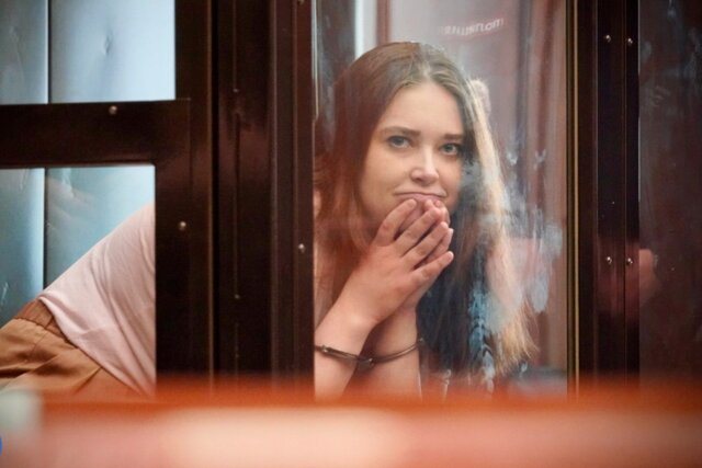 «Теперь она пишет: „Не возвращайся в Россию. Здесь никогда ничего не будет хорошо“». Медицинскую журналистку Дарью Шипачеву приговорили к 12 годам по статье о госизмене. О ее деле почти ничего не известно. Вот что «Берегу» удалось узнать у