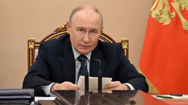 Путин поручил заложить в бюджет расходы на оборону как безусловный приоритет