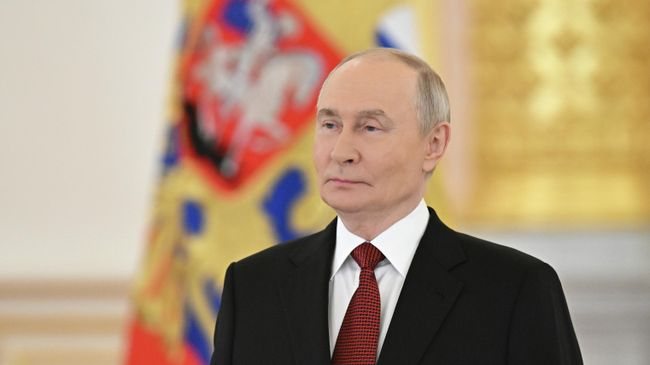 Путин: кино, телевидение и интернет не заменили театр