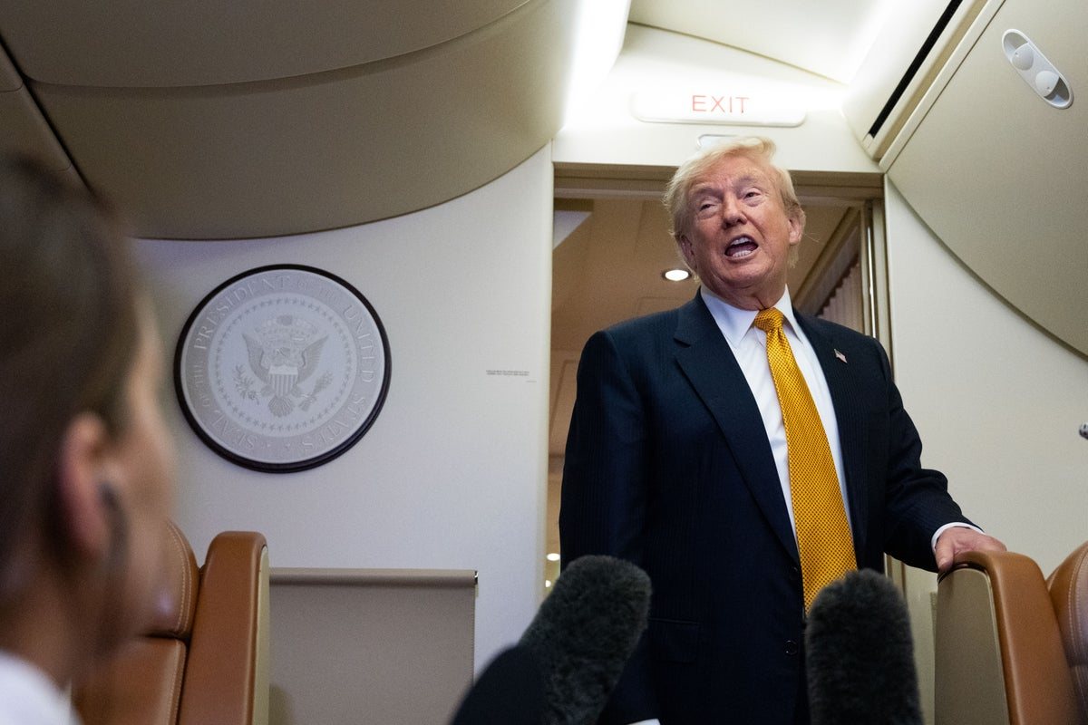 Трамп отказался подписывать закон о жилье из-за спора о проверке избирателей