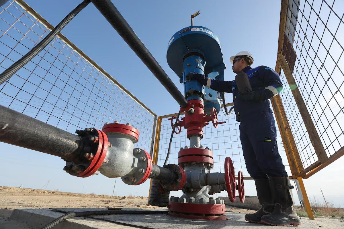 Казахстан вдвое сократил добычу нефти после атак на терминал КТК